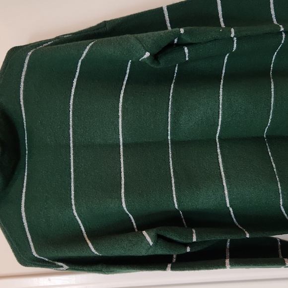 Green Drop shoulder pullover - Picture 2 of 5